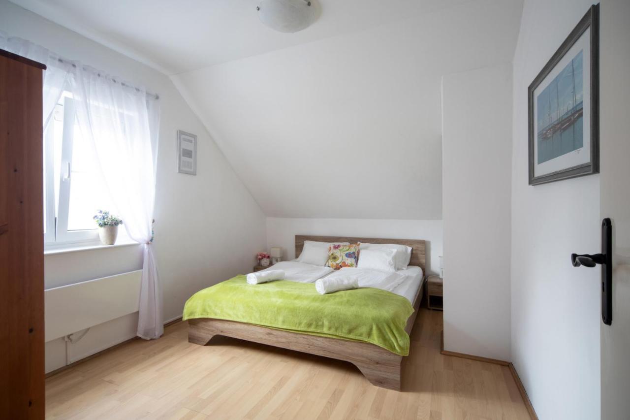 Oliva 8 Fos Balatoni Nyaralo Villa วาลาโตนาคารัทยา ภายนอก รูปภาพ