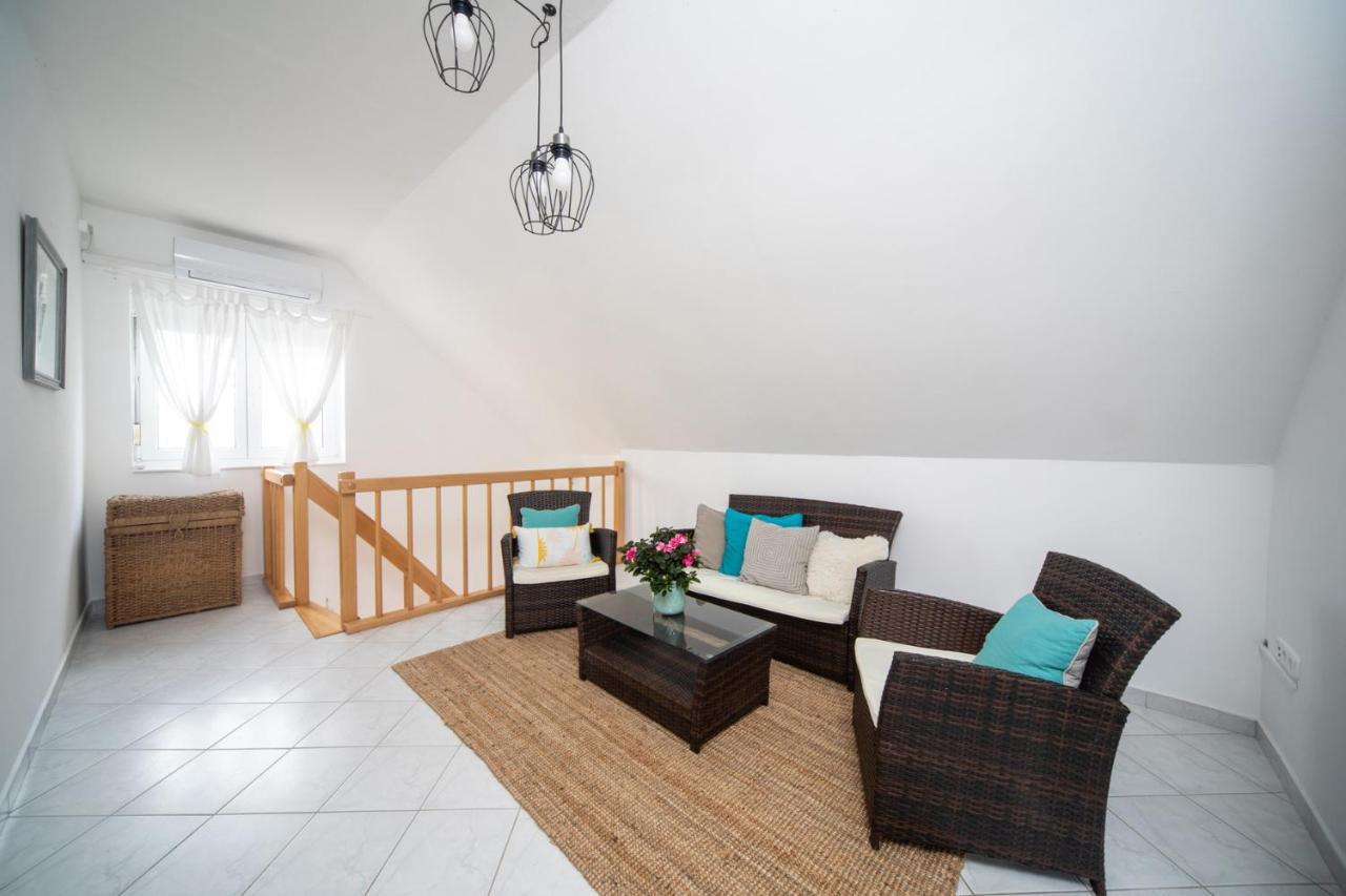 Oliva 8 Fos Balatoni Nyaralo Villa วาลาโตนาคารัทยา ภายนอก รูปภาพ