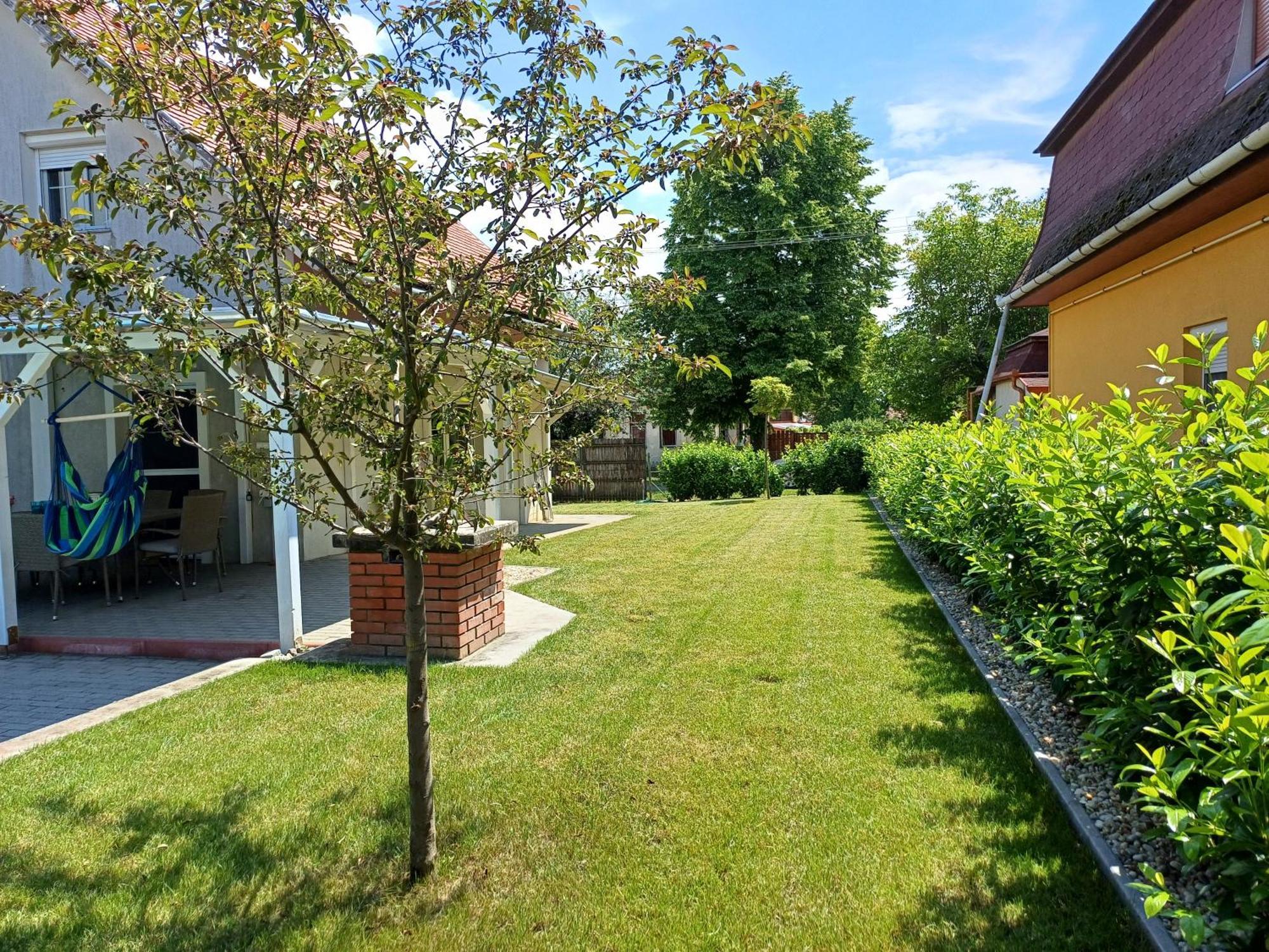 Oliva 8 Fos Balatoni Nyaralo Villa วาลาโตนาคารัทยา ภายนอก รูปภาพ